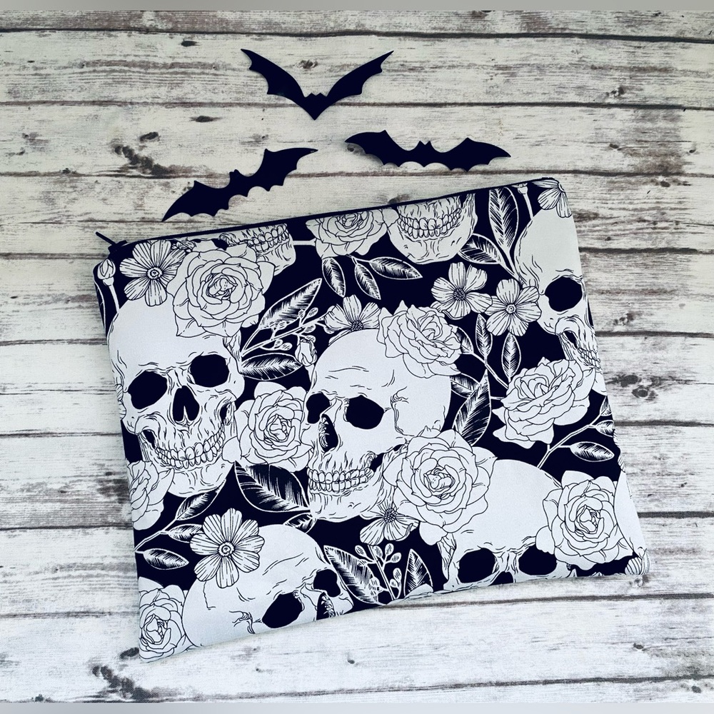 Beautiful Haunt Darling Frightful Beauty Horror Skull Accessories Bag